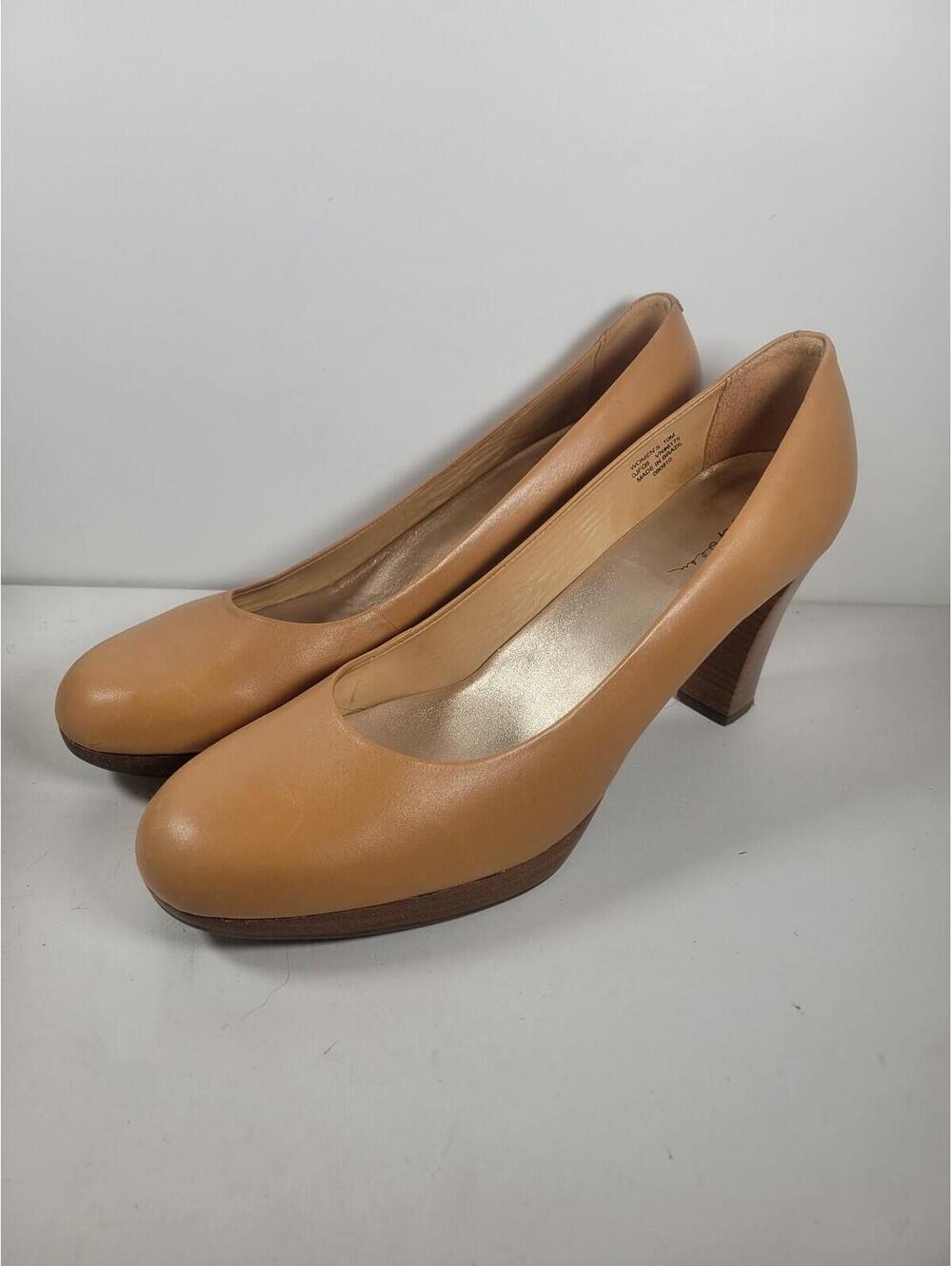 Women's L.L.Bean Tan Leather Platform Pumps Rounded toe Stacked Heel. Size 10 M